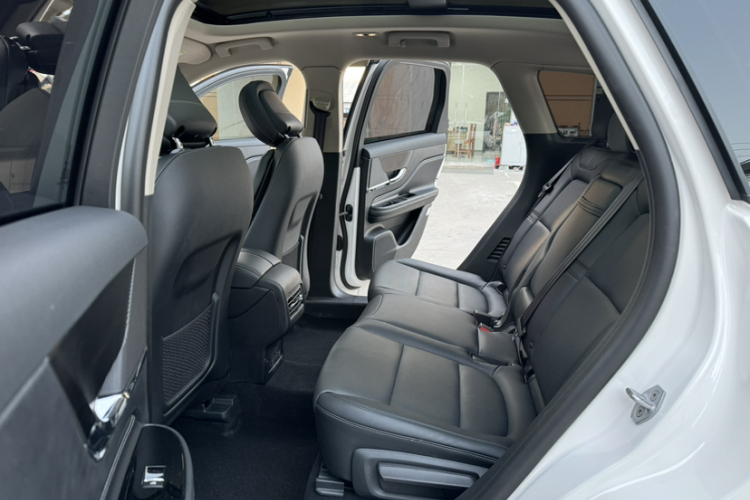 林肯 冒险家 2024款 2.0T 两驱尊雅版中控内饰7005