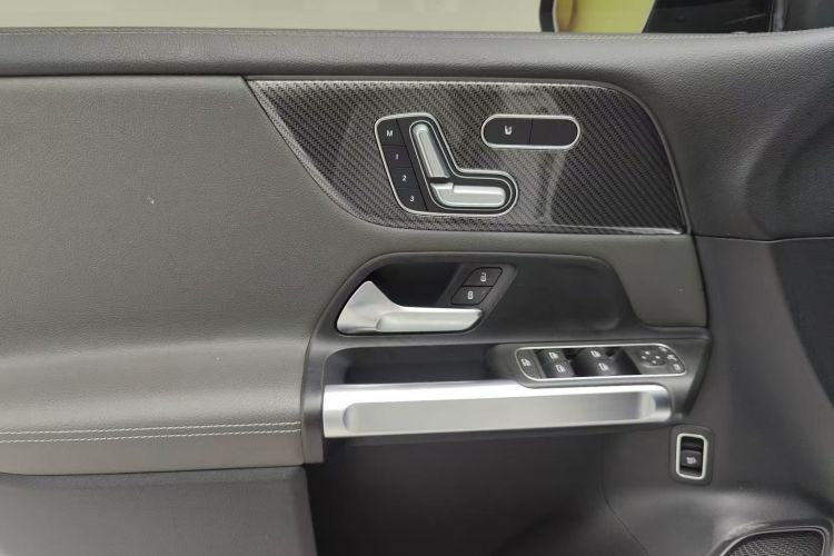 奔驰GLB AMG 2021款 改款 AMG GLB 35 4MATIC中控内饰7005