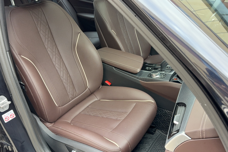 宝马5系 2023款 530Li 领先型 M运动套装局部细节41