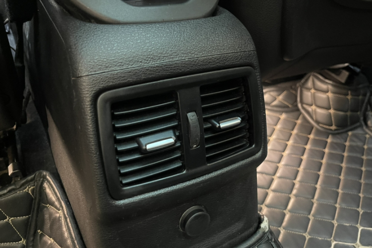 宝马X1 2018款 sDrive20Li 领先型中控内饰7005