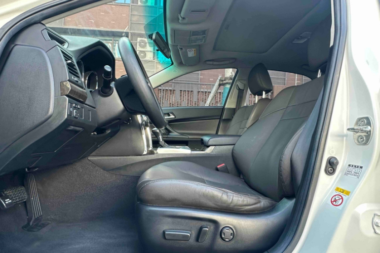 丰田 锐志 2013款 2.5V 菁锐版中控内饰7003