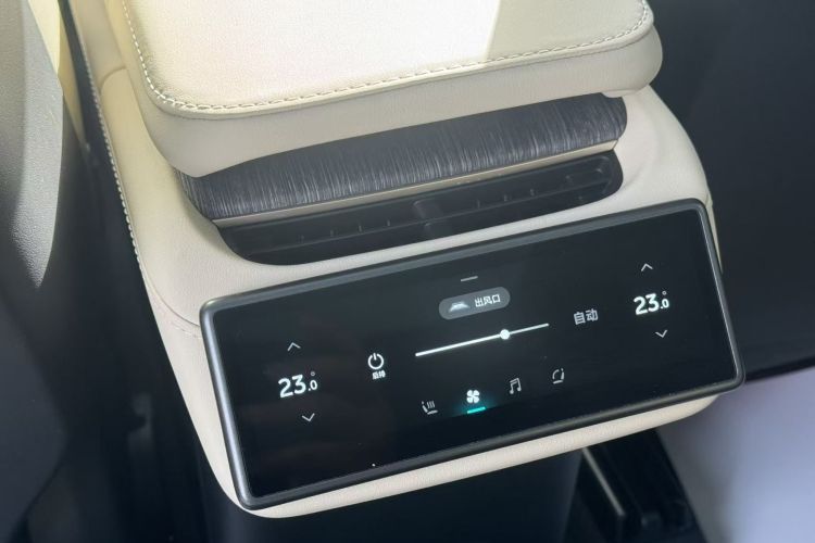 蔚来ES6 2023款 75kWh中控内饰7010