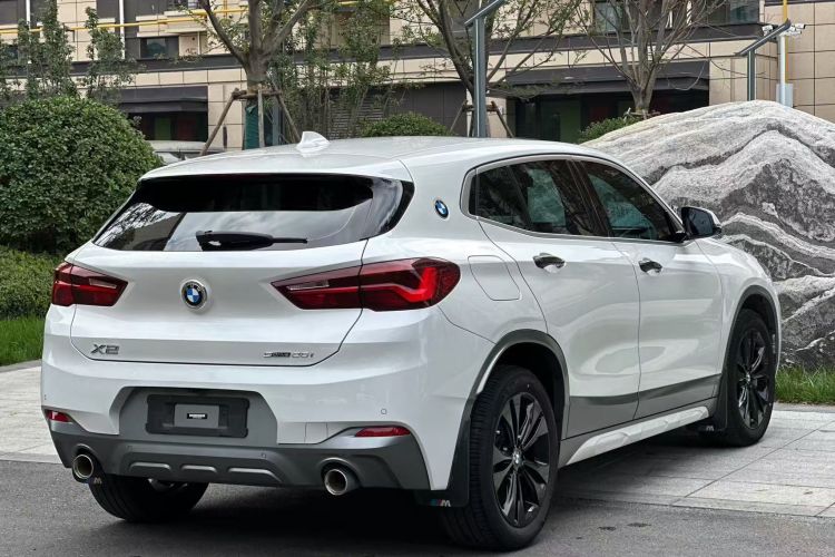 宝马X2 2021款 改款 sDrive25i M越野套装车身外观6006