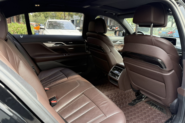 宝马7系 2018款 730Li 领先型 M运动套装中控内饰7003