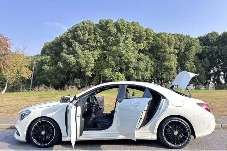 奔驰CLA 2016款 改款 CLA 220 4MATIC中控内饰7005