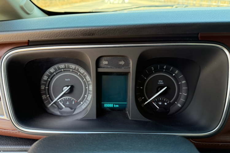 别克GL8 2018款 28T 豪华型 国VI中控内饰15