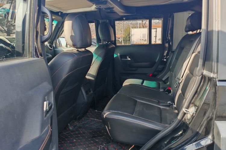 北京BJ40 2016款 40L 2.0T 手动四驱尊贵版中控内饰7003