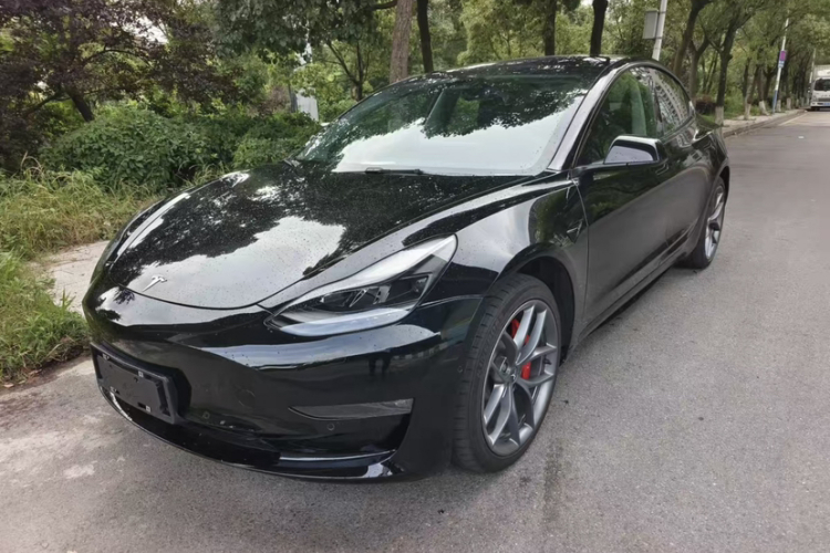 特斯拉 Model 3 2021款 Performance高性能全轮驱动版车身外观1
