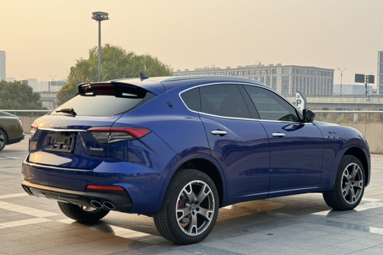 玛莎拉蒂 Levante 2023款 3.0T Modena车身外观6005