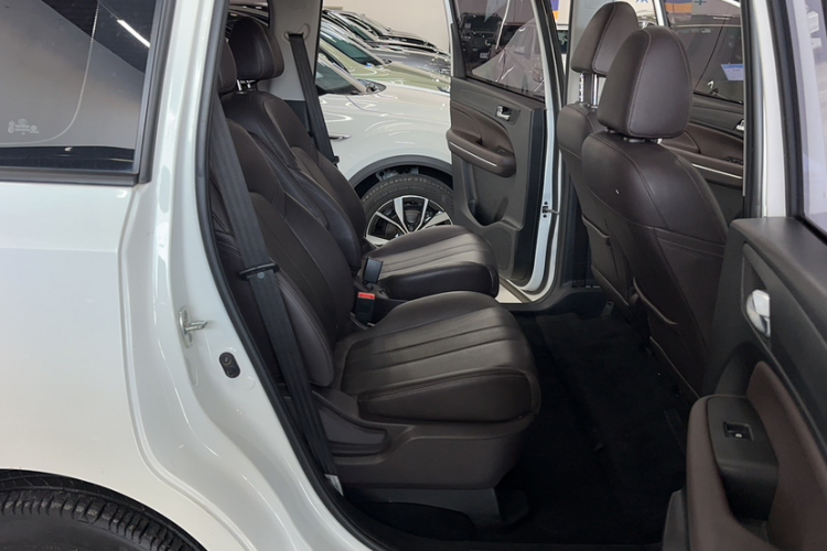 广汽传祺 传祺M6 2019款 270T DCT尊荣版（七座）国VI中控内饰7004