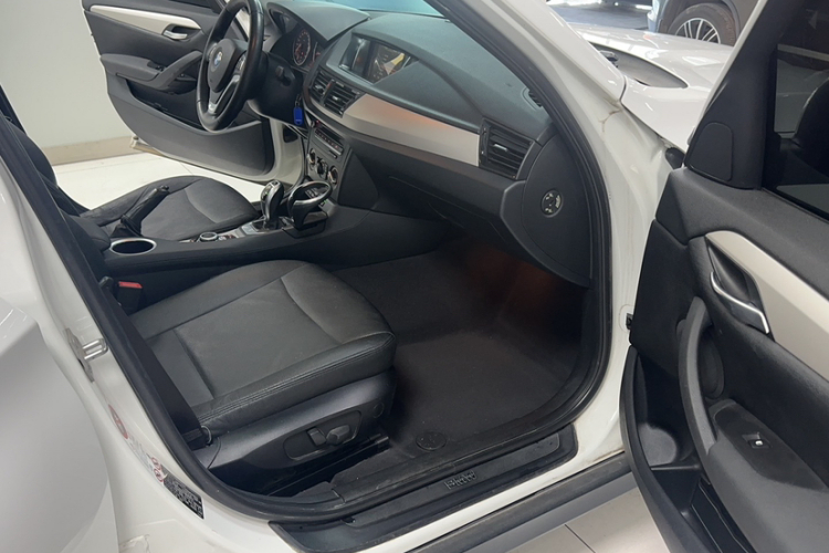 宝马X1 2014款 sDrive18i 时尚型中控内饰7005