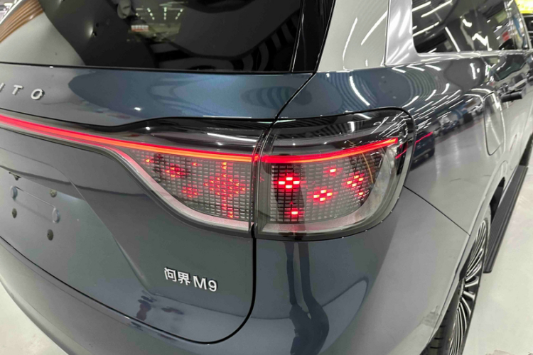 鸿蒙智行 问界M9 2024款 增程 Ultra版 52kWh 5座版车身外观6010