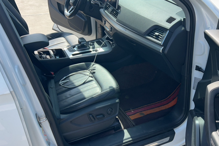 奥迪Q5L 2020款 40 TFSI 荣享时尚型中控内饰7004