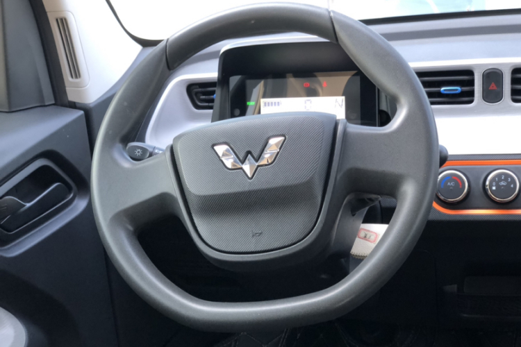 五菱汽车 宏光MINIEV 2022款 轻松款 磷酸铁锂中控内饰7006