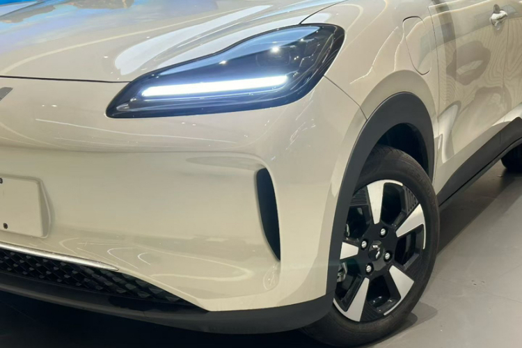 五菱汽车 五菱缤果PLUS 2024款 330km 五座版车身外观6005