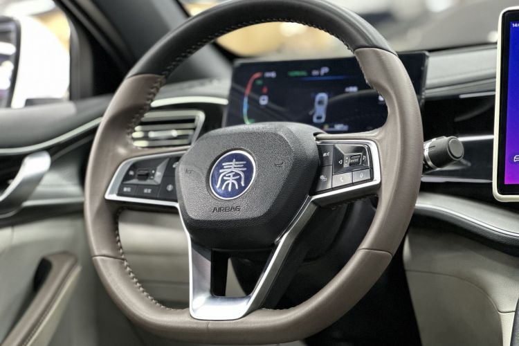 比亚迪 秦PLUS 2023款  冠军版 DM-i 120KM超越型中控内饰7003