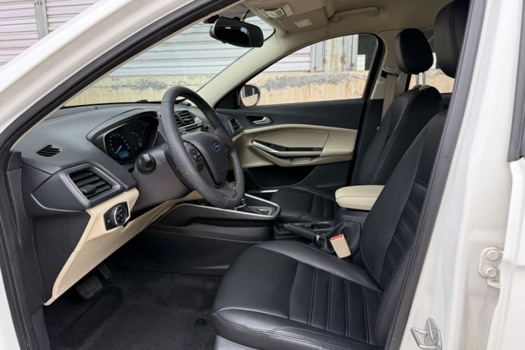 福特 福睿斯 2017款 改款 1.5L 自动舒适型中控内饰7001