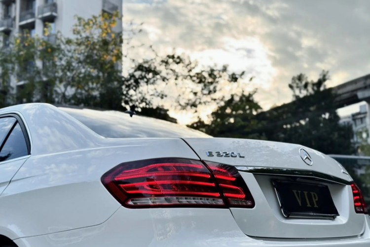 奔驰E级 2015款 E 320 L 运动型车身外观6014