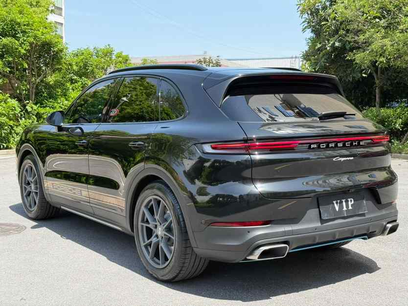 保时捷 2025款 Cayenne 3.0T 劲驰版(3)