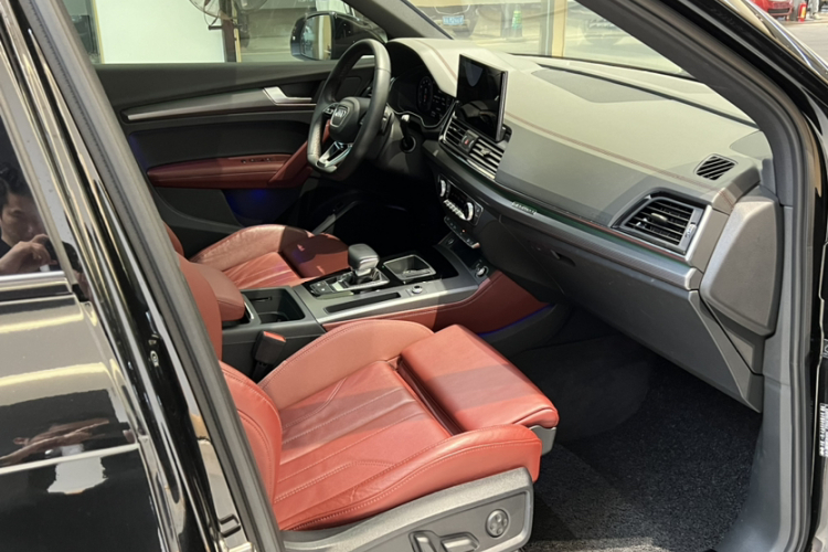 奥迪Q5L 2023款 40T 豪华动感型中控内饰7009