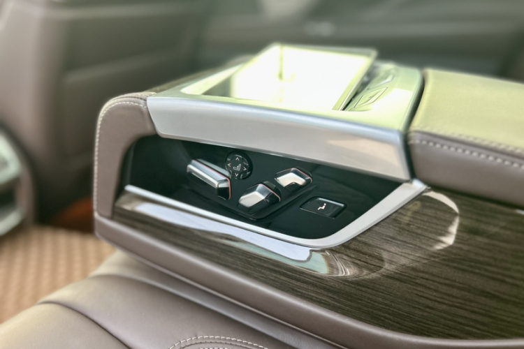 宝马7系 2021款 730Li 豪华套装中控内饰7009