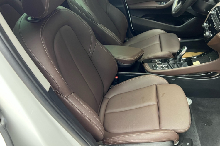 宝马X2 2023款 sDrive25i M运动曜夜版中控内饰7011