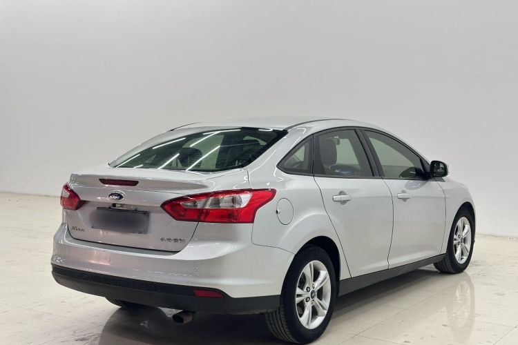 福特 福克斯 2012款 三厢 1.6L 自动风尚型车身外观6004