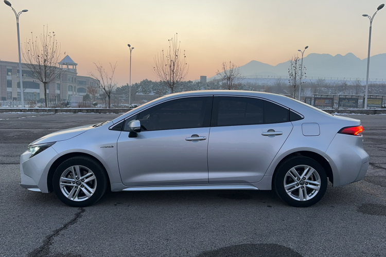 丰田 雷凌 2021款 双擎 1.8H E-CVT豪华版车身外观6007