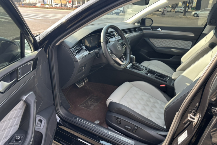 大众 迈腾 2023款 200万辆纪念版 330TSI DSG领先型中控内饰7006