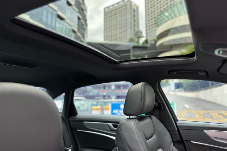 奥迪A6L 2019款 40 TFSI 豪华动感型中控内饰7005