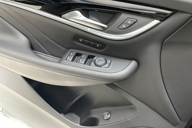 别克 昂科旗 2022款 652T 四驱尊享旗舰型 6座局部细节9004