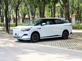 小鹏X9 2025款 650长续航 Max