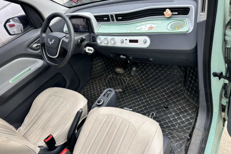 五菱汽车 宏光MINIEV 2022款 马卡龙臻享款 三元锂中控内饰7005