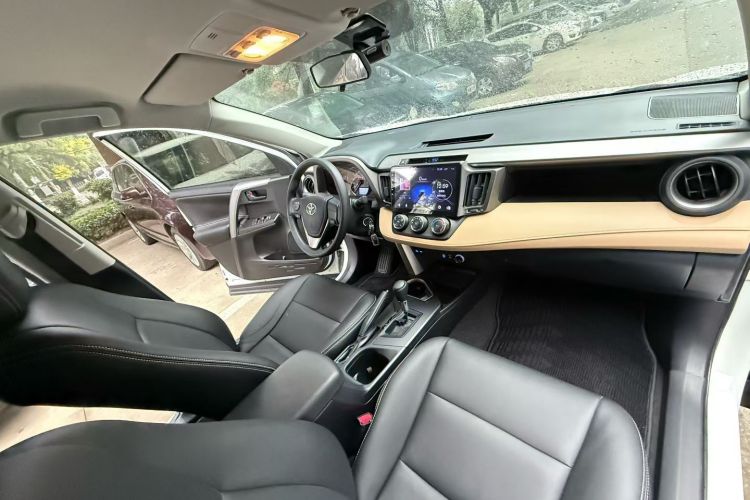 丰田 RAV4荣放 2019款 2.0L CVT两驱都市版 国VI中控内饰7003
