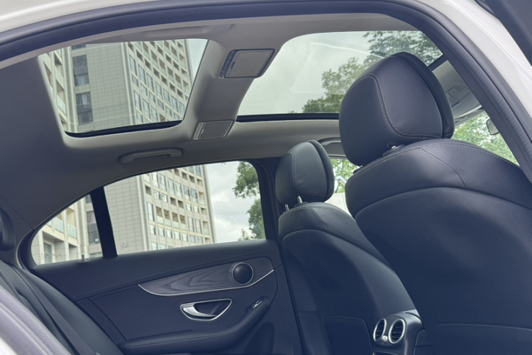 奔驰C级 2021款 C 200 L 时尚型运动版中控内饰7011