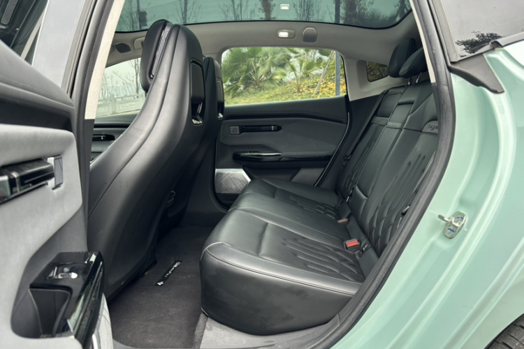 昊铂GT 2023款  710后驱超充七翼版车身外观6007