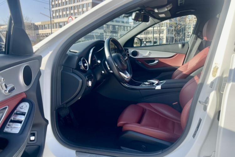 奔驰C级 2016款 C 200 运动版中控内饰7005