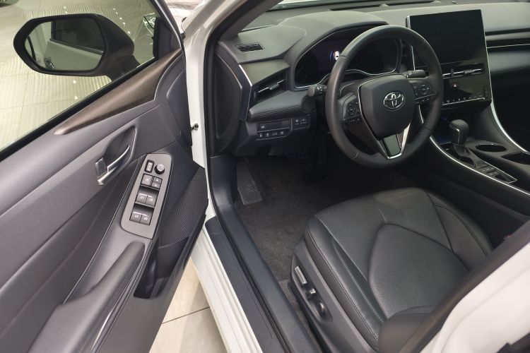 丰田 亚洲龙 2023款 2.5L 豪华版中控内饰7006