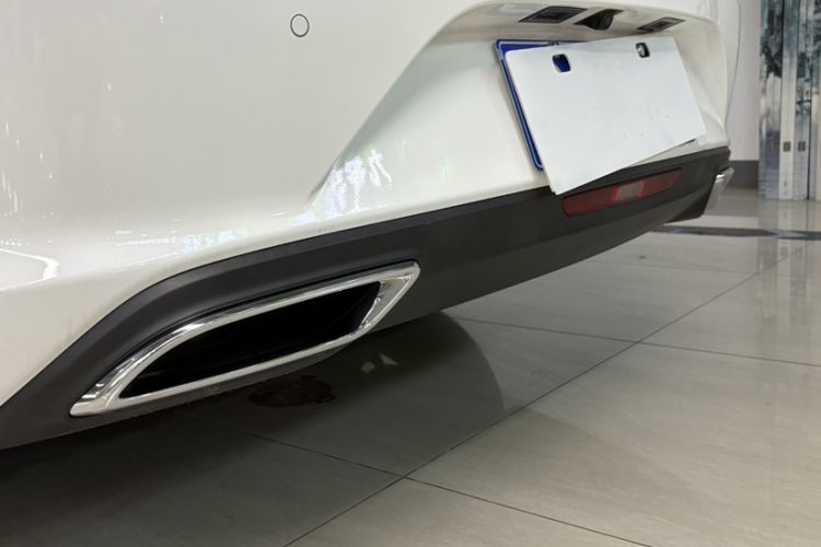 长安 逸动 2022款 PLUS 1.6L GDI CVT精英型车身外观6005