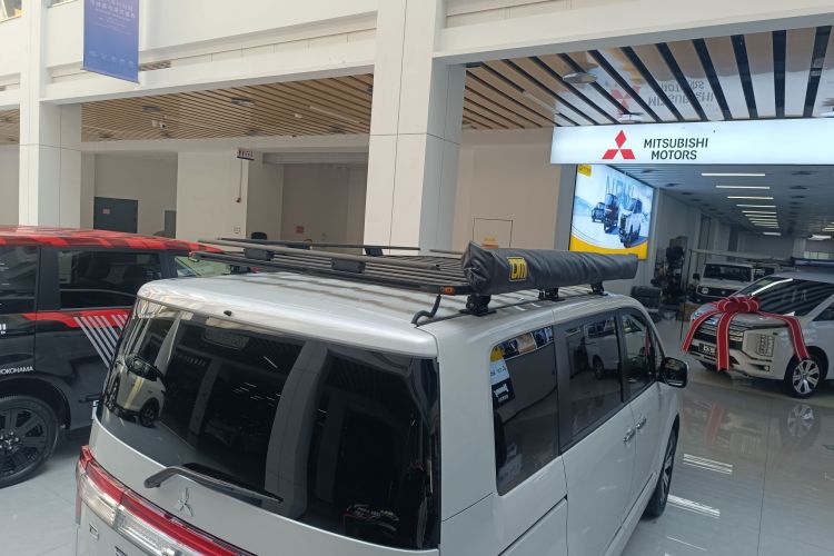 东南 得利卡 平行进口 豪华版 柴油 2.3T车身外观6006