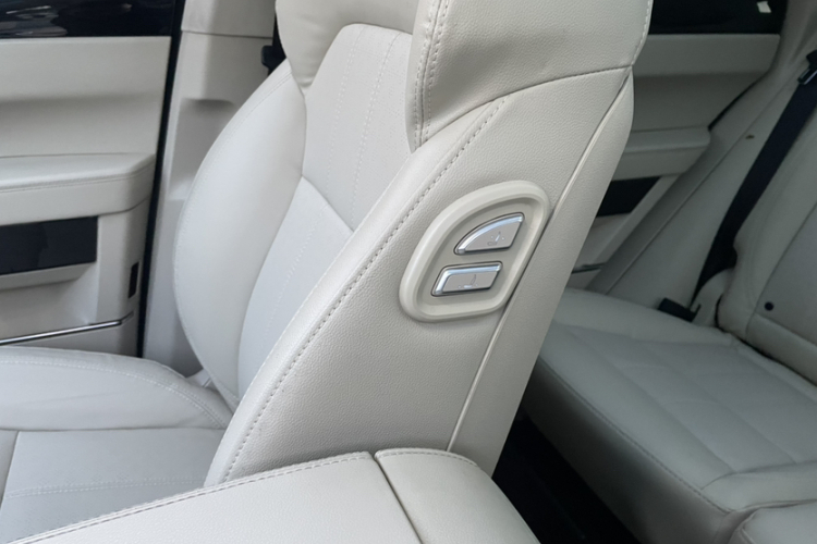 众泰T700 2017款 1.8T 双离合尊享型局部细节9014