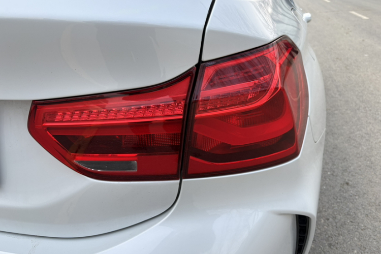 宝马1系 2022款 120i M运动版车身外观6006