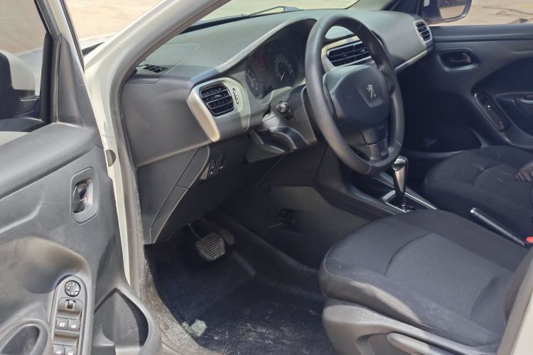 标致301 2016款 1.6L 自动舒适版中控内饰7006