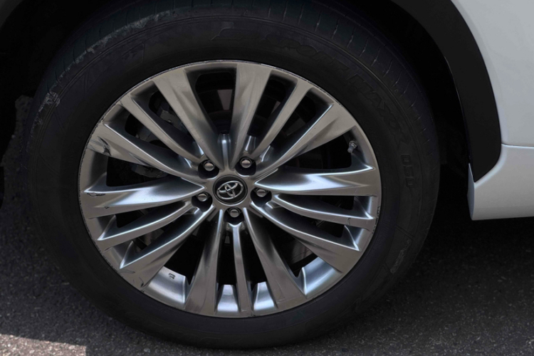 丰田 汉兰达 2022款 双擎 2.5L 四驱尊贵版 7座车身外观6006