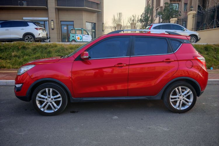 长安CS35 2016款 1.6L 自动豪华型 国IV车身外观6004