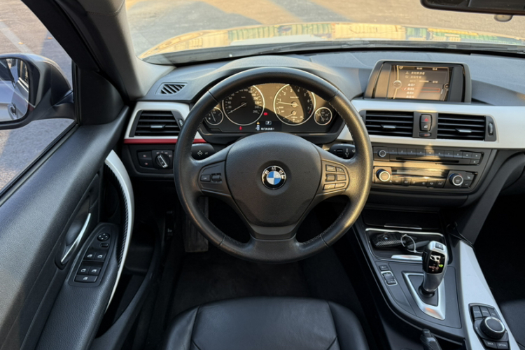 宝马3系 2014款 320i 时尚型中控内饰7014