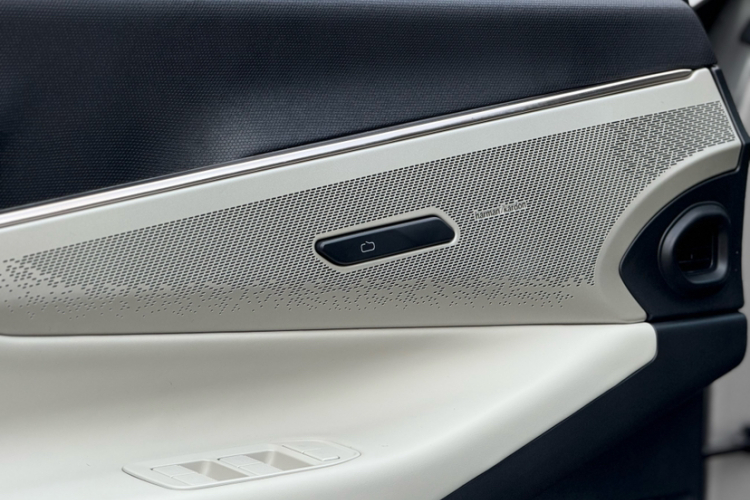 领克08 EM-P 2023款 220km 四驱性能Halo中控内饰7006