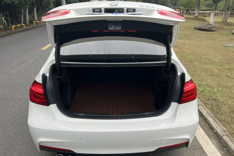 宝马3系 2019款 320Li M运动套装车身外观6002