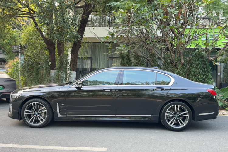 宝马7系 2019款 730Li M运动套装车身外观6002