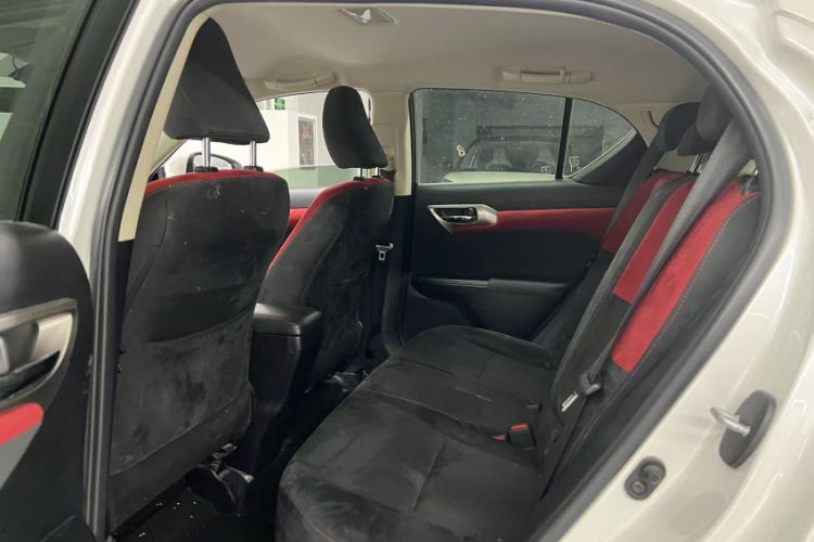 雷克萨斯CT 2017款 CT200h 精英版 单色 国V中控内饰7004